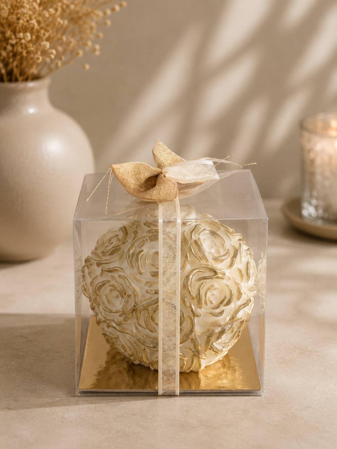 decoratieve kaars met rozen, afgewerkt met goud - large - in geschenkdoosje