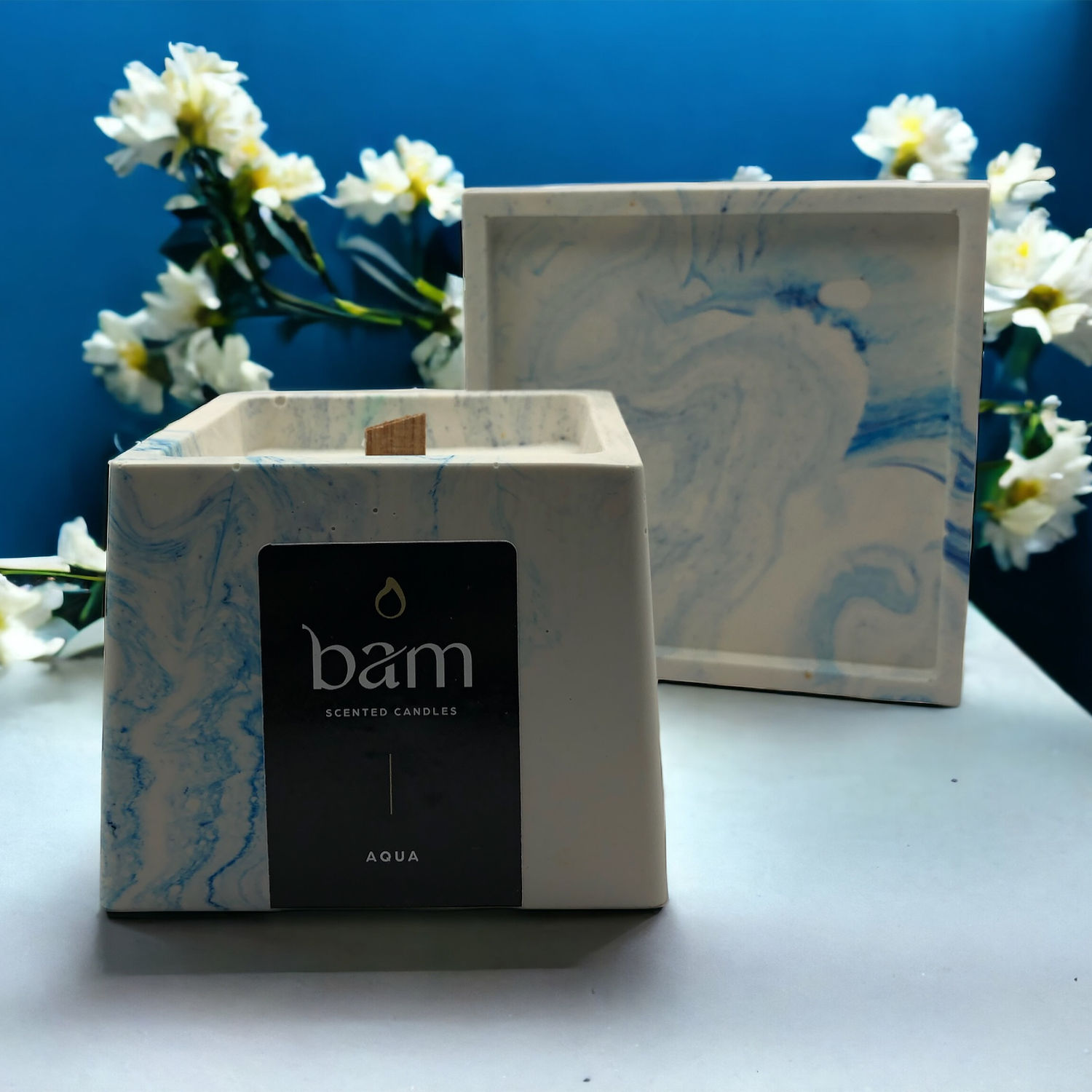 Aqua - blauw gemarmerd vierkant potje met houten wiek