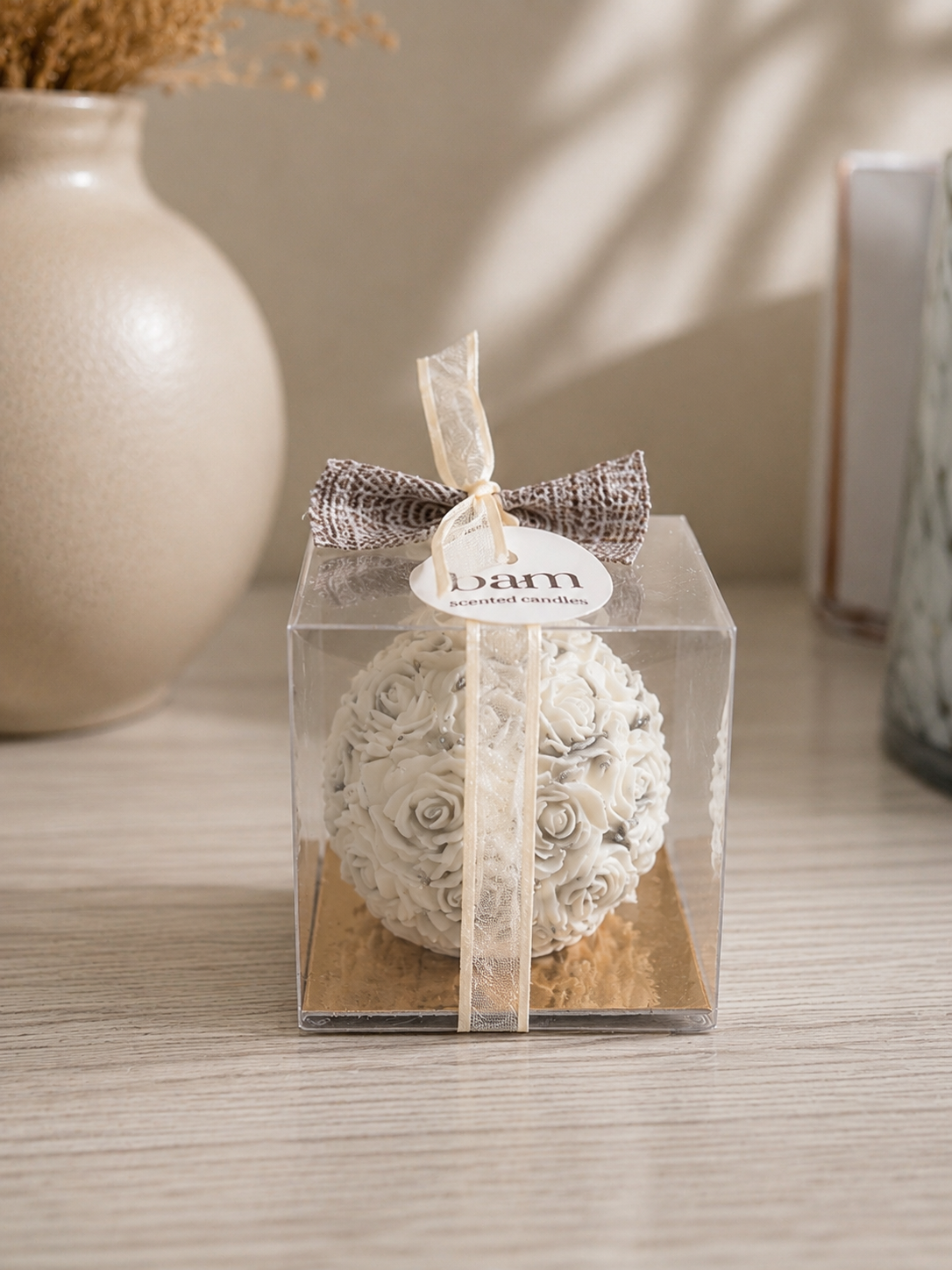 decoratieve kaars met rozen, afgewerkt met zilver - small - in geschenkdoosje