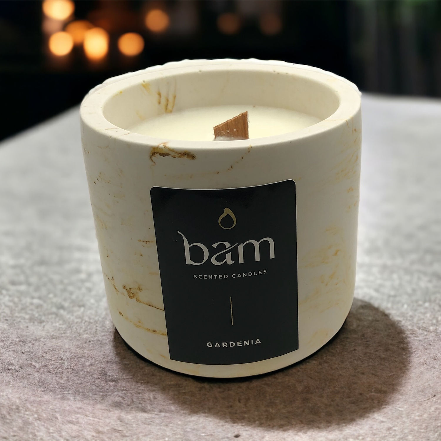 Geschenkset met gardenia geurkaars, decoratieve kaars en schaaltje