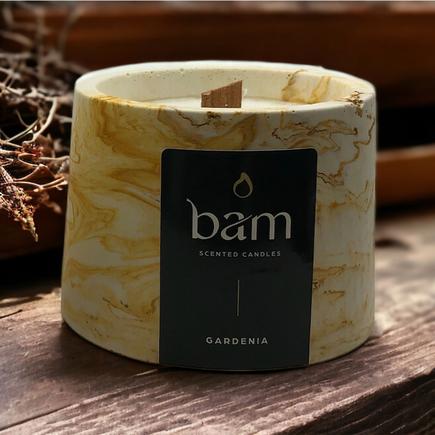 Geschenkset met gardenia geurkaars, decoratieve kaars en schaaltje