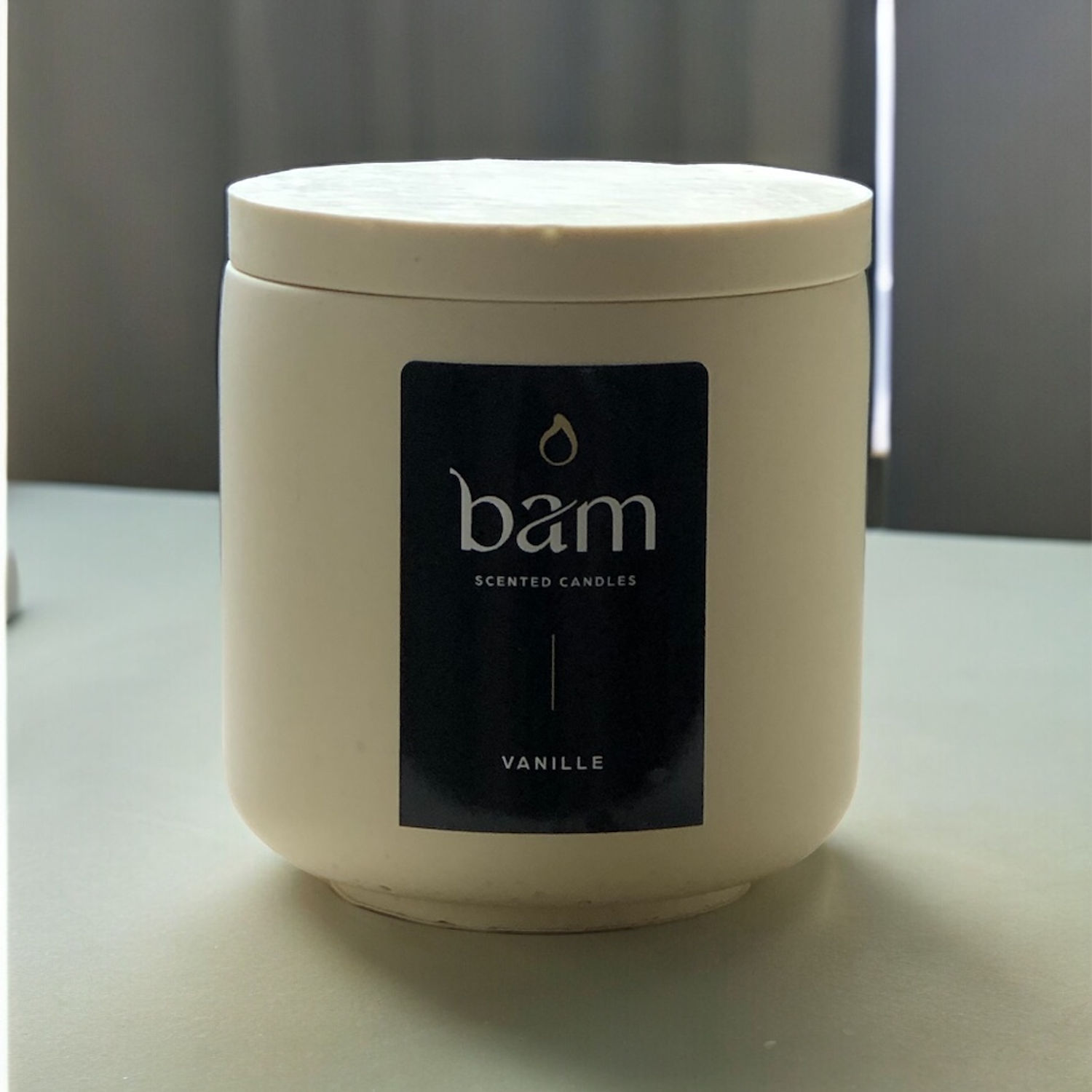 Geschenkset met Vanille geurkaars, decoratieve kaars en schaaltje