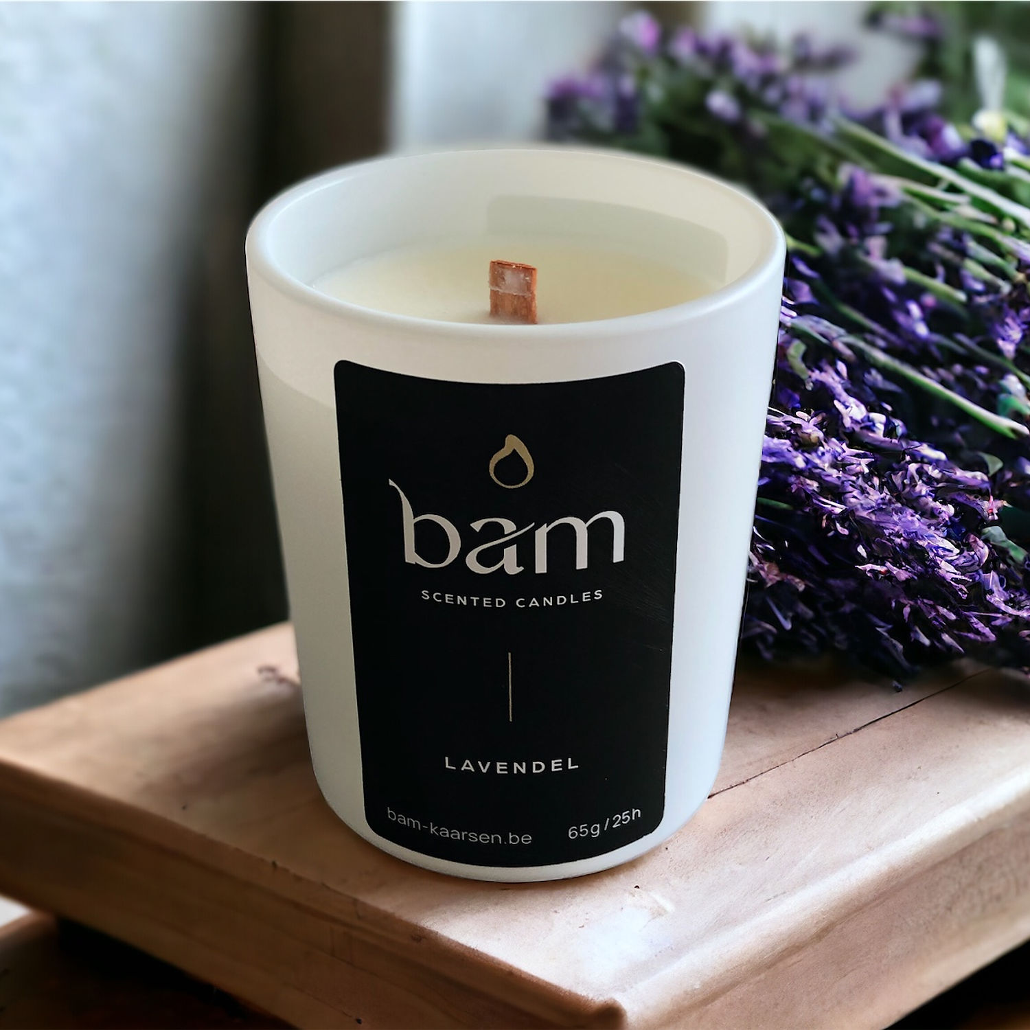 Lavendel - White Collection Small met houten wiek