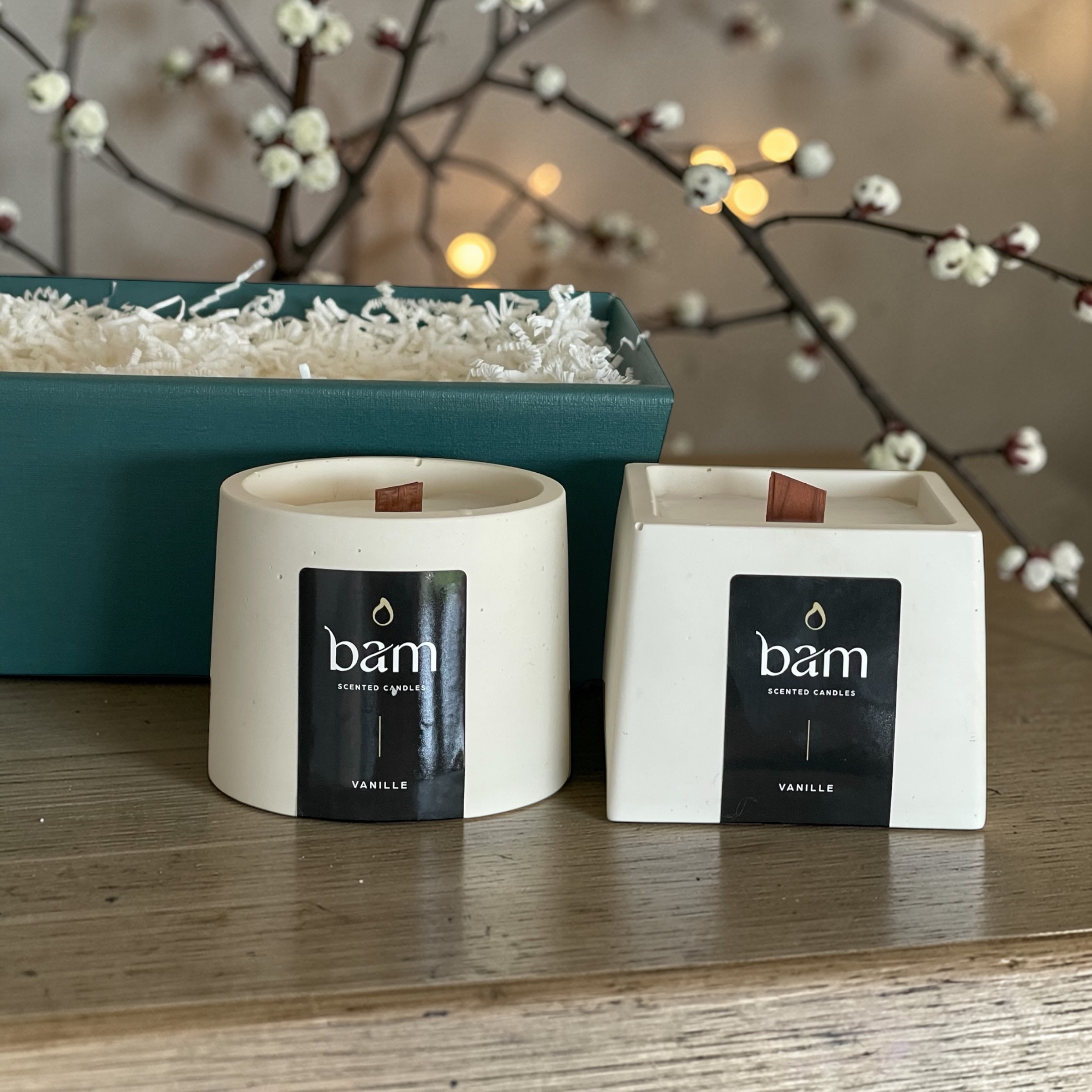 Vanille - geschenkmand met 2 geurkaarsen