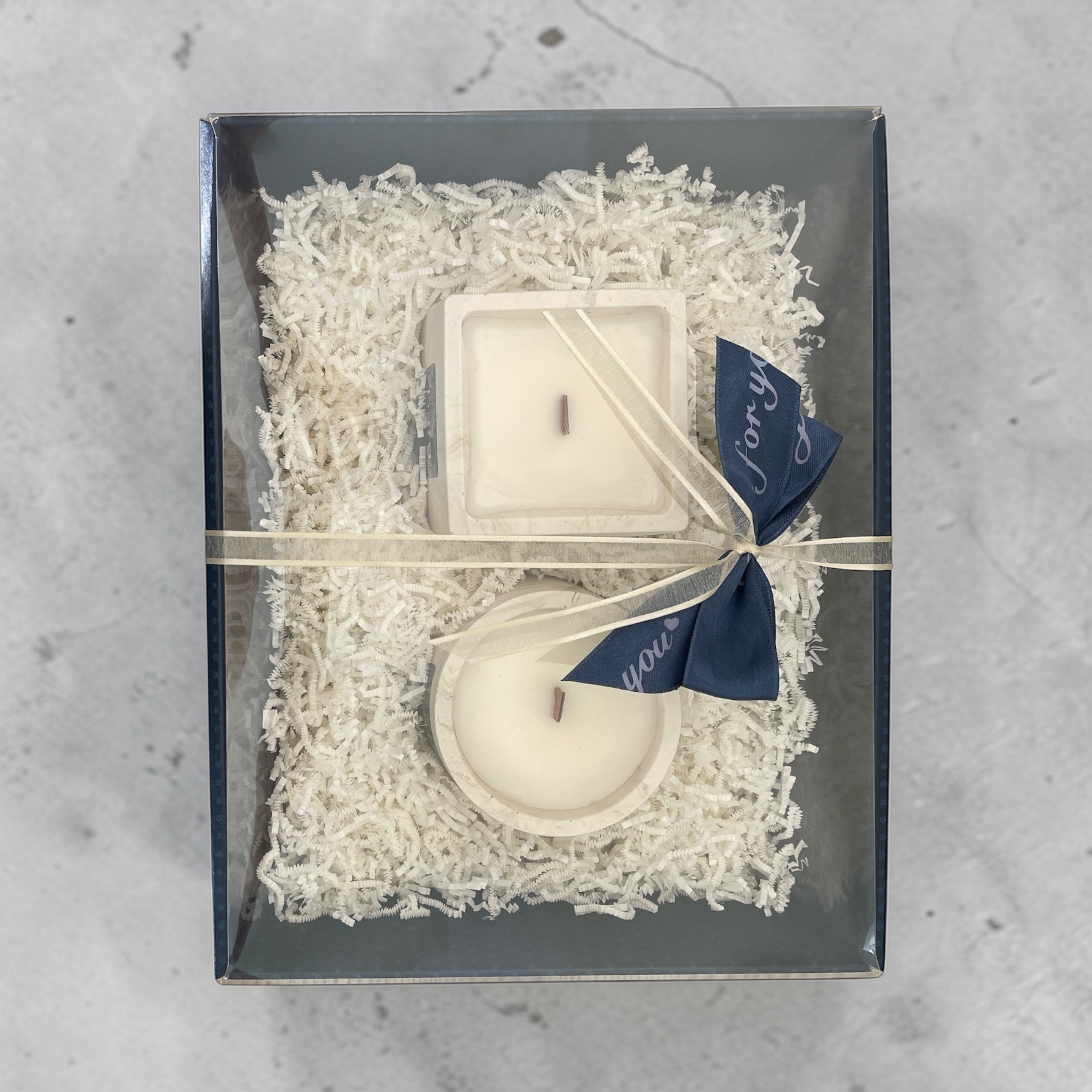 Coffee Macchiato - Geschenkmand met 2 geurkaarsen