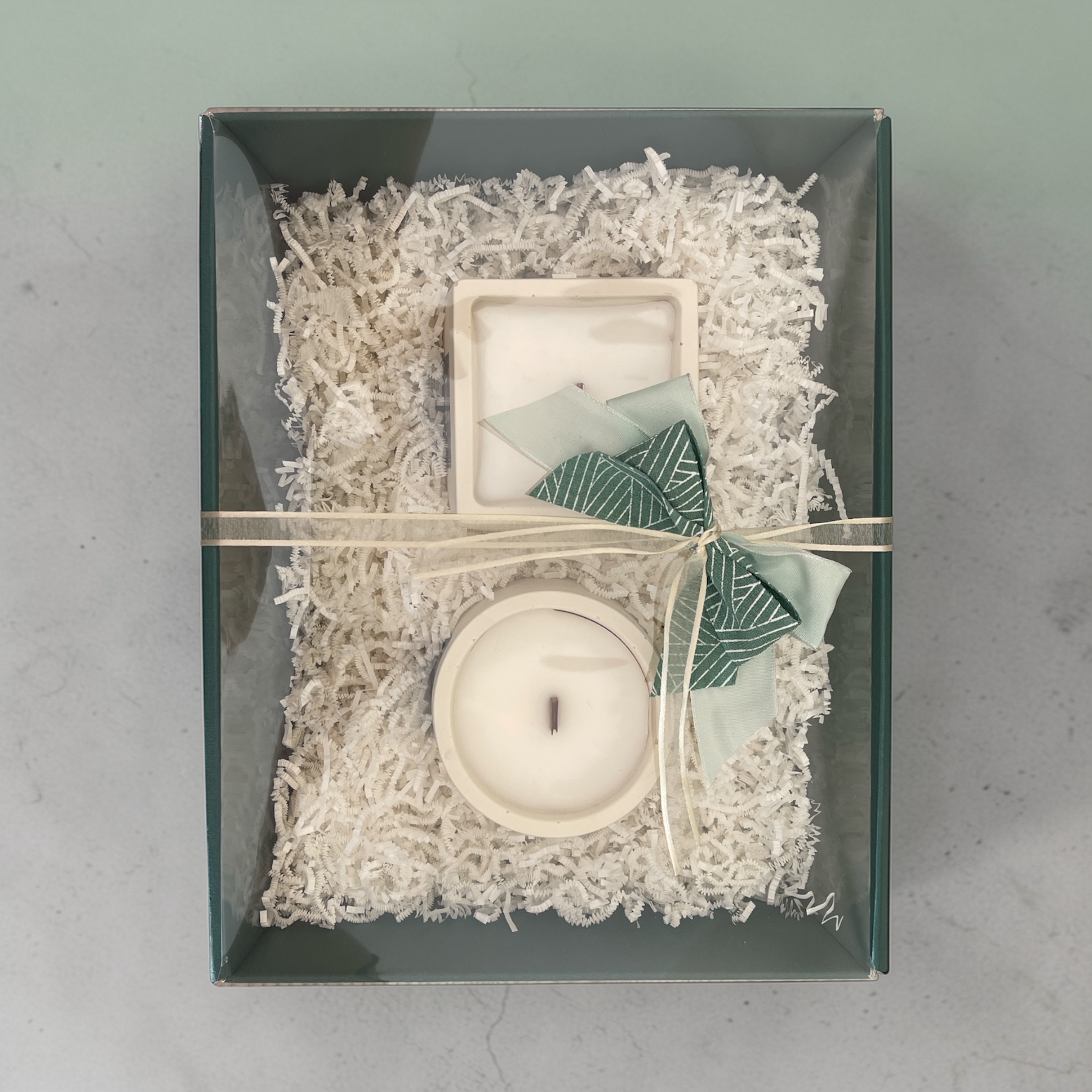 Vanille - geschenkmand met 2 geurkaarsen