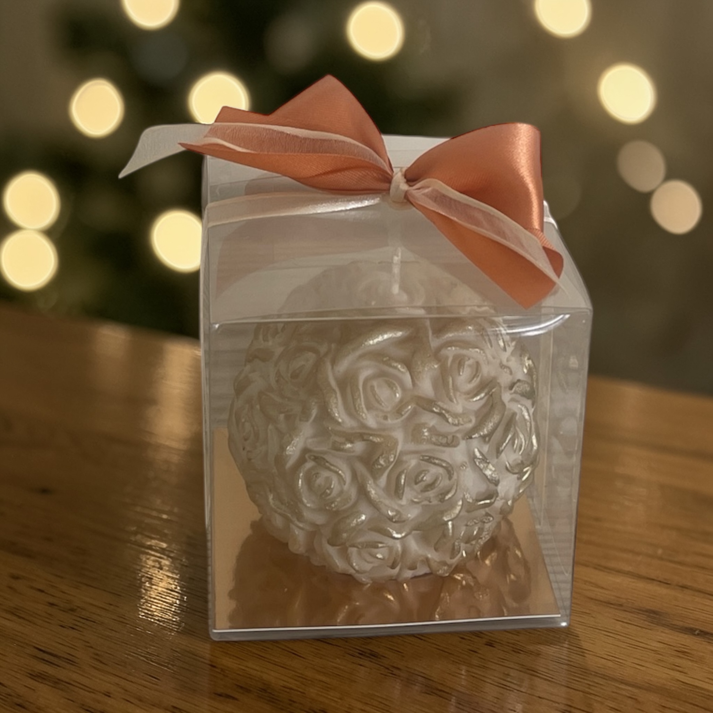 decoratieve kaars met rozen, afgewerkt met goud - small - in geschenkdoosje