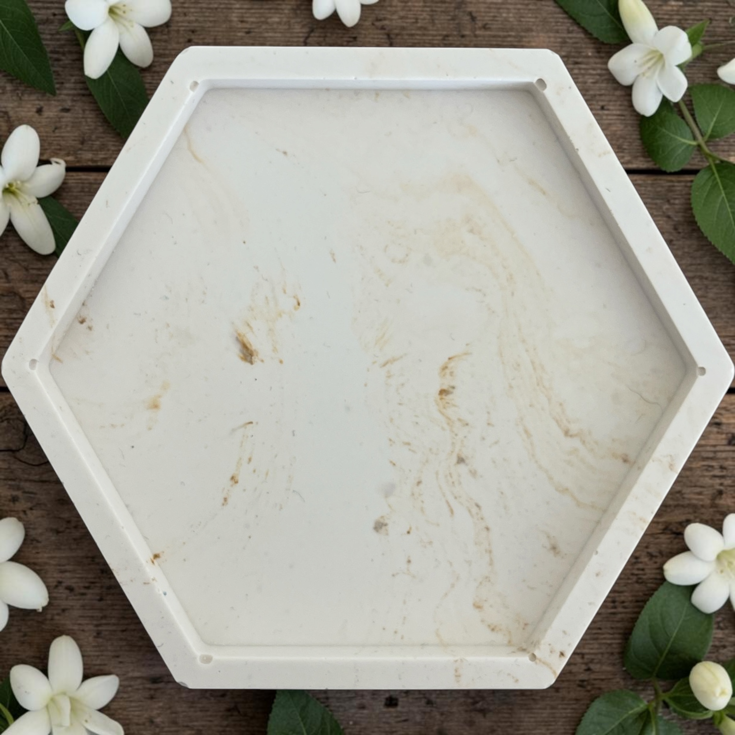 oker gemarmerd zeshoekig schaaltje - gardenia