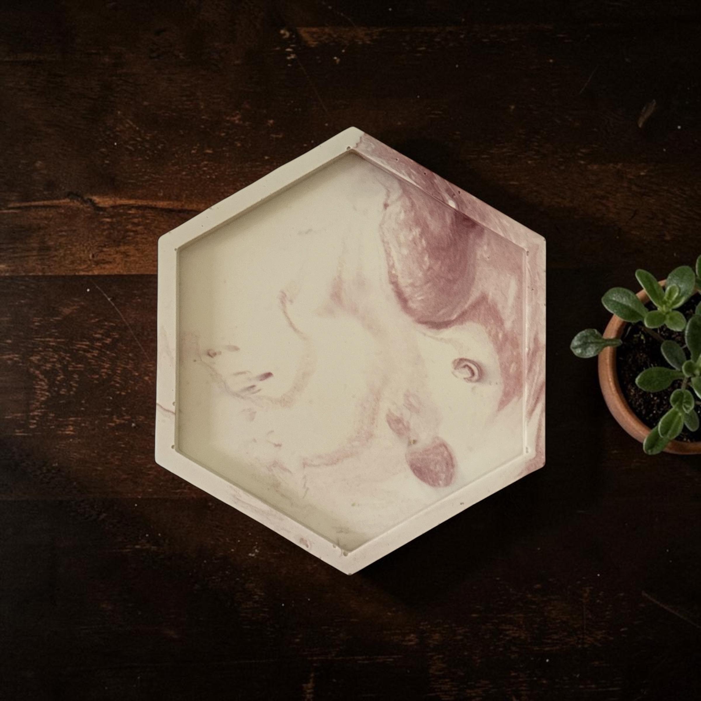 Bordeaux gemarmerd 6-hoekig onderschaaltje | Patchouli