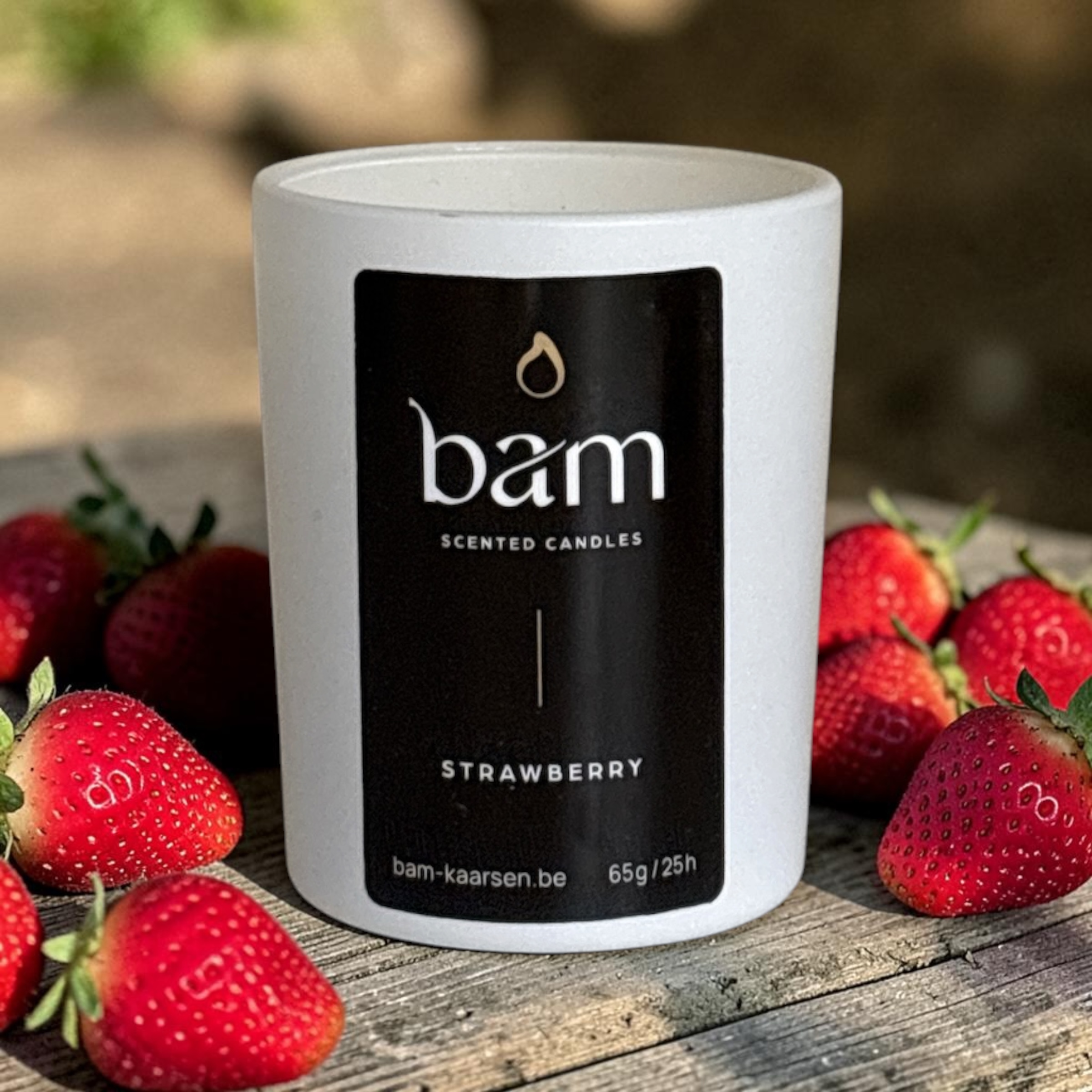Mini Strawberry scented candle – sweet strawberry scented candle with wooden wick - White Collection Small