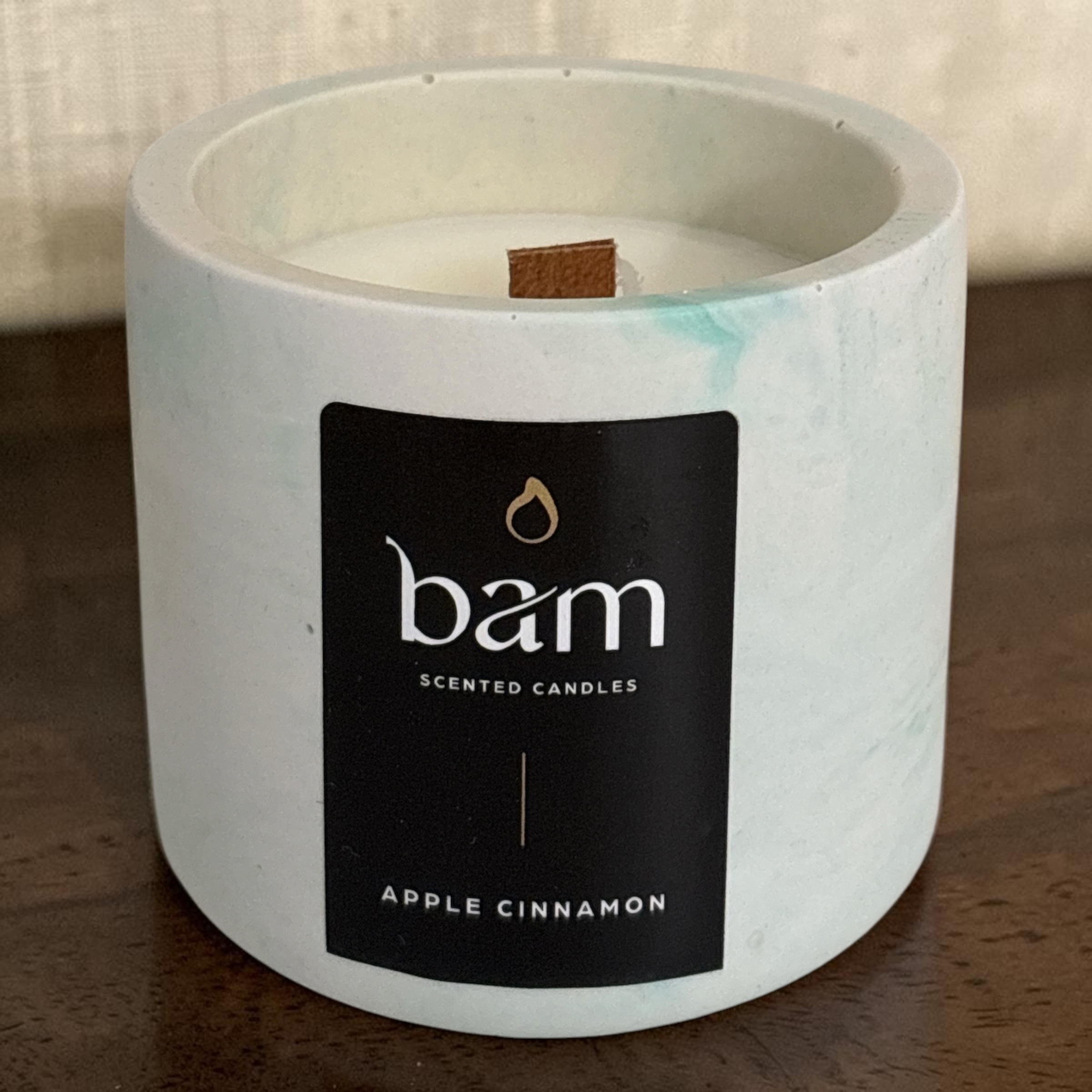 Handgemaakte Apple Cinnamon geurkaars van zonnebloemwas – Round Collection – 140 g