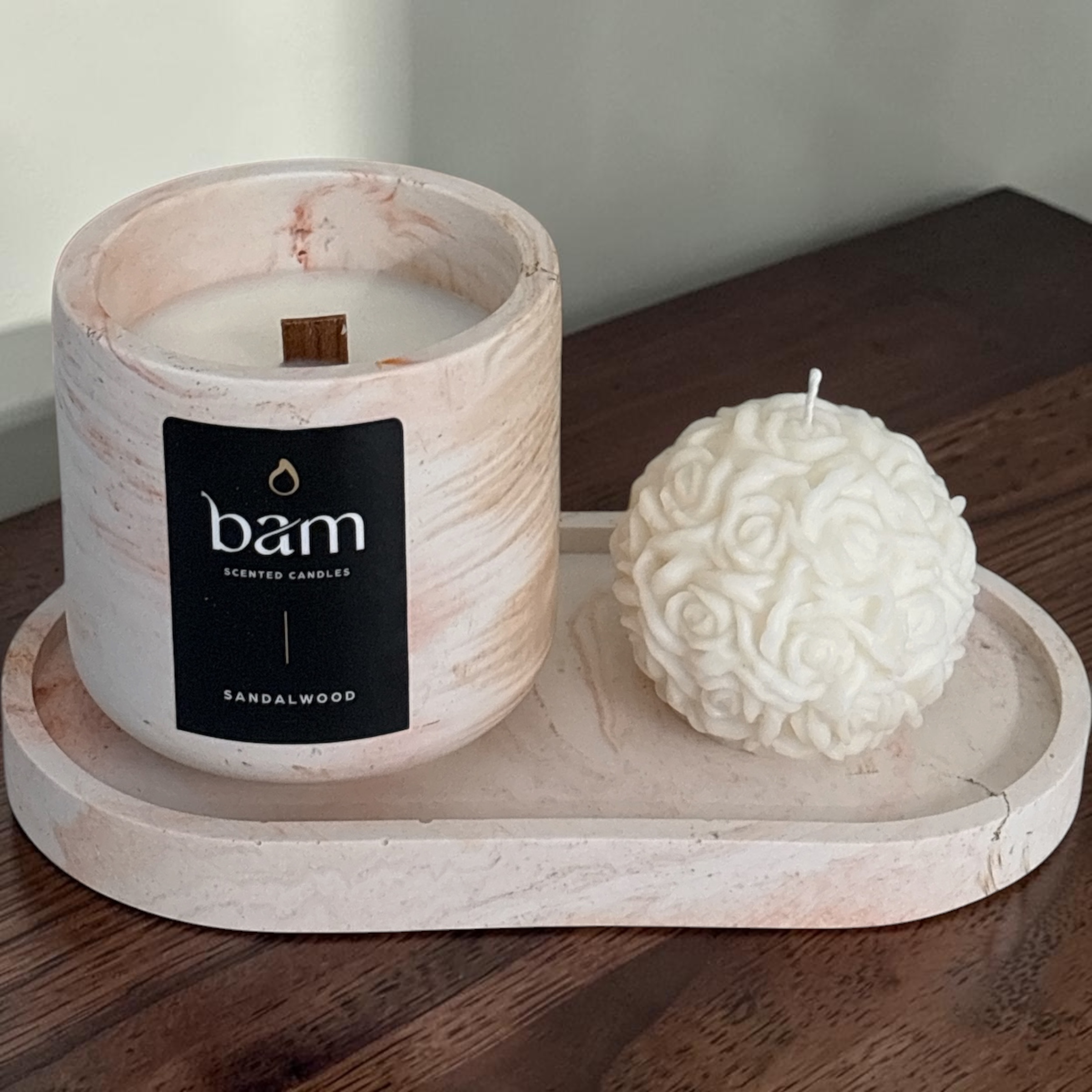 Handgemaakte Sandalwood Geschenkset met Rozenkaars en Gemarmerd Ovaal Schaaltje