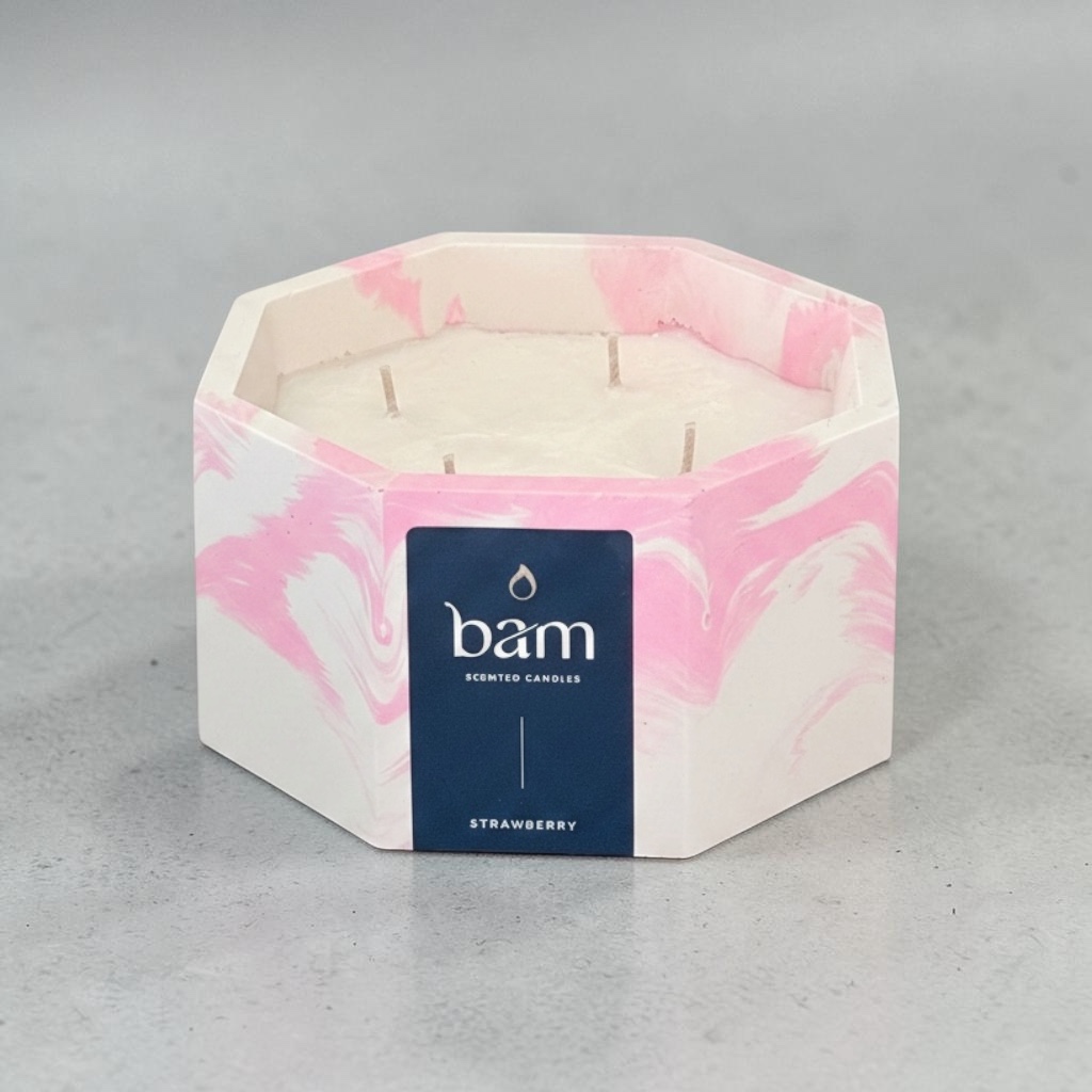 Strawberry scented candle – pink marbled octagonal jar