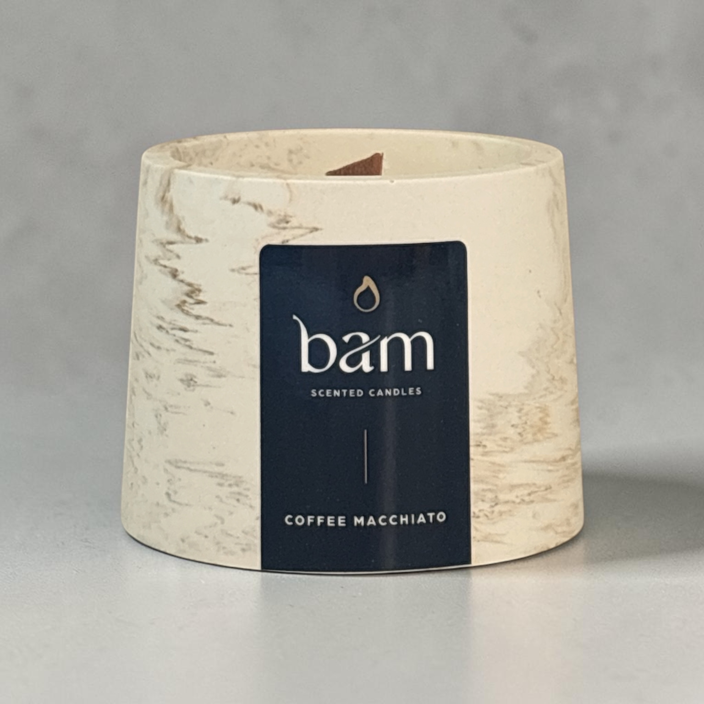 Coffee Macchiato scented candle with wooden wick – Cone collection – beige marbled handcrafted jar