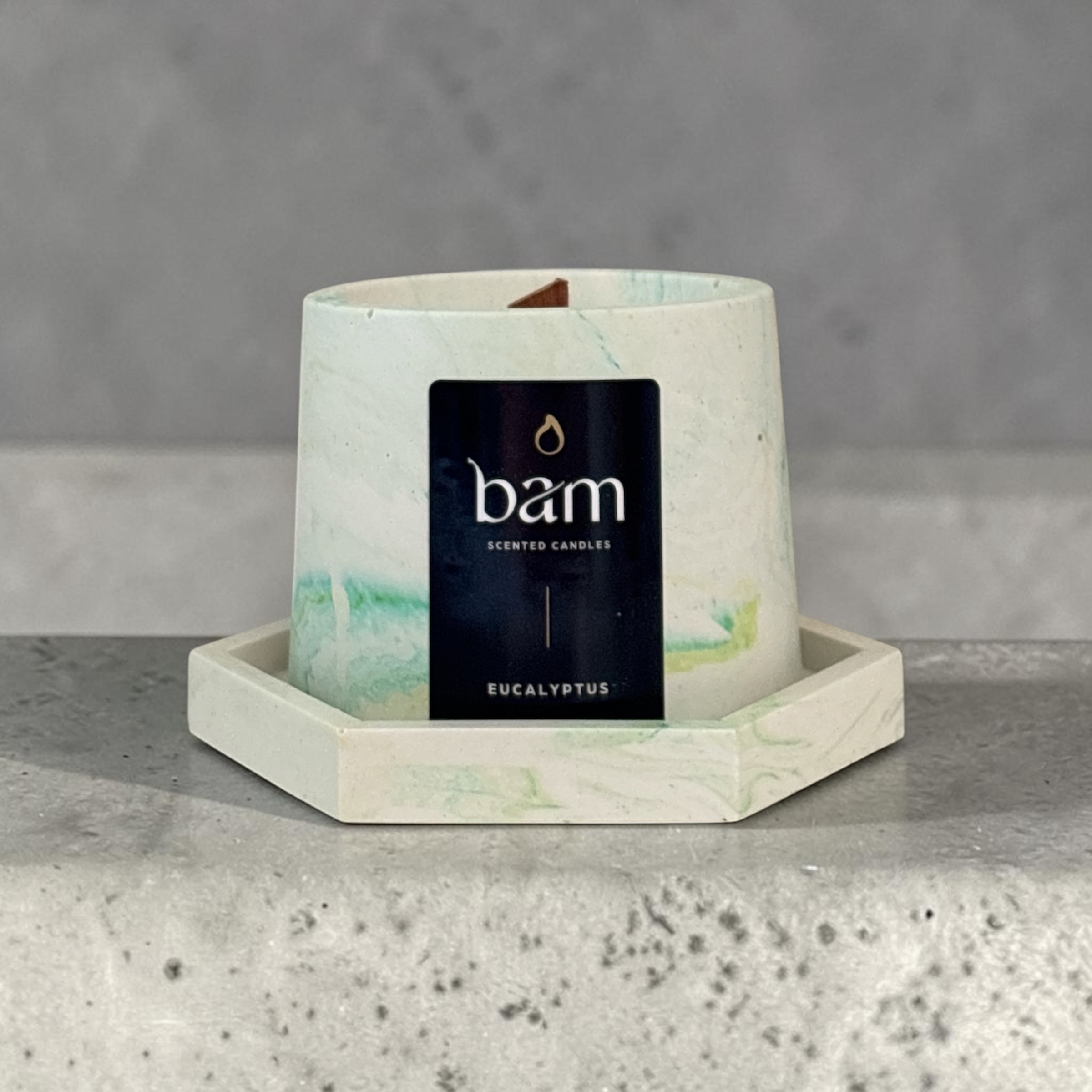Eucalyptus geurkaars met houten wiek – Cone collectie – groen-geel gemarmerd handgemaakt potje