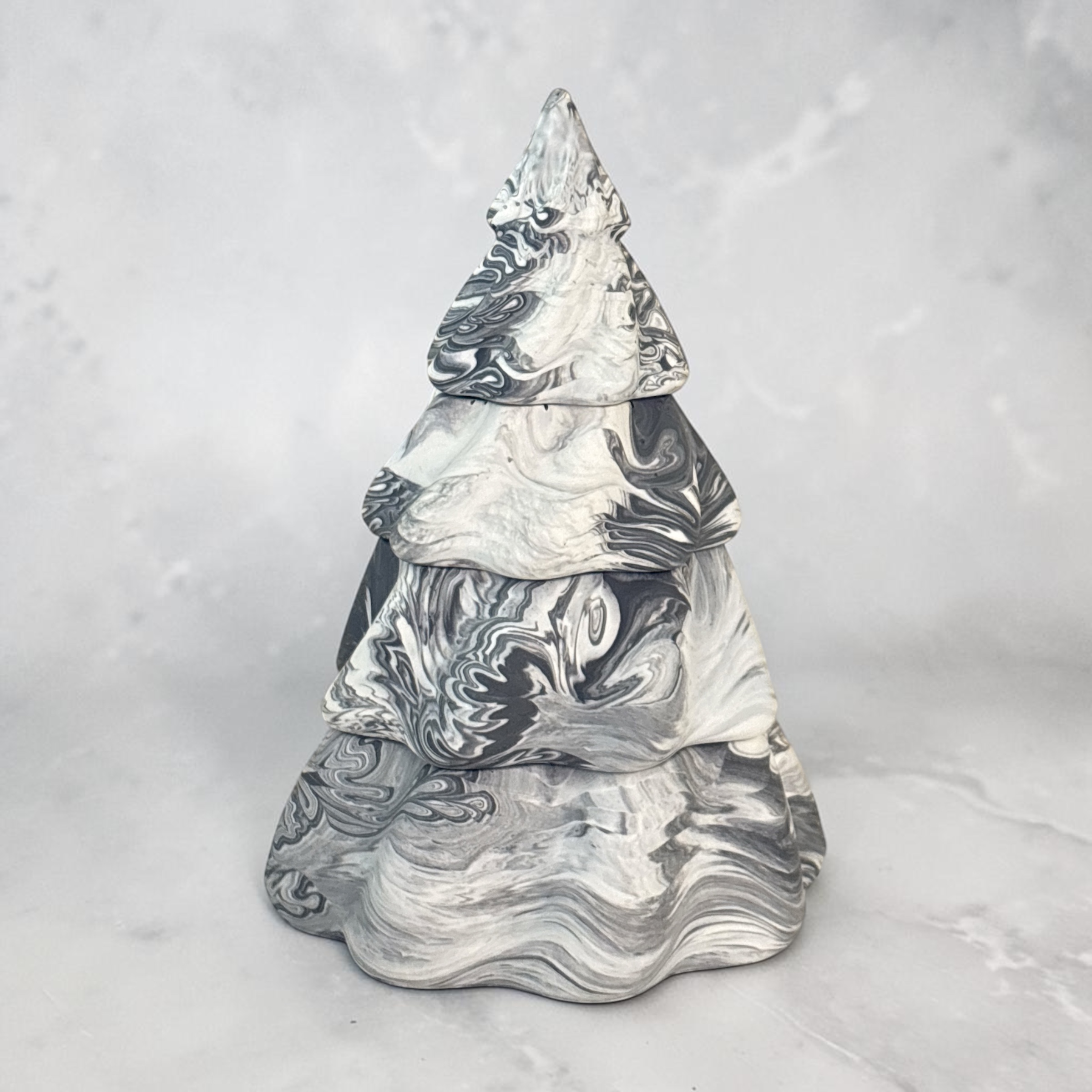 Black marbled Christmas tree candle – 4-piece set with 3 candles – Black Orchid