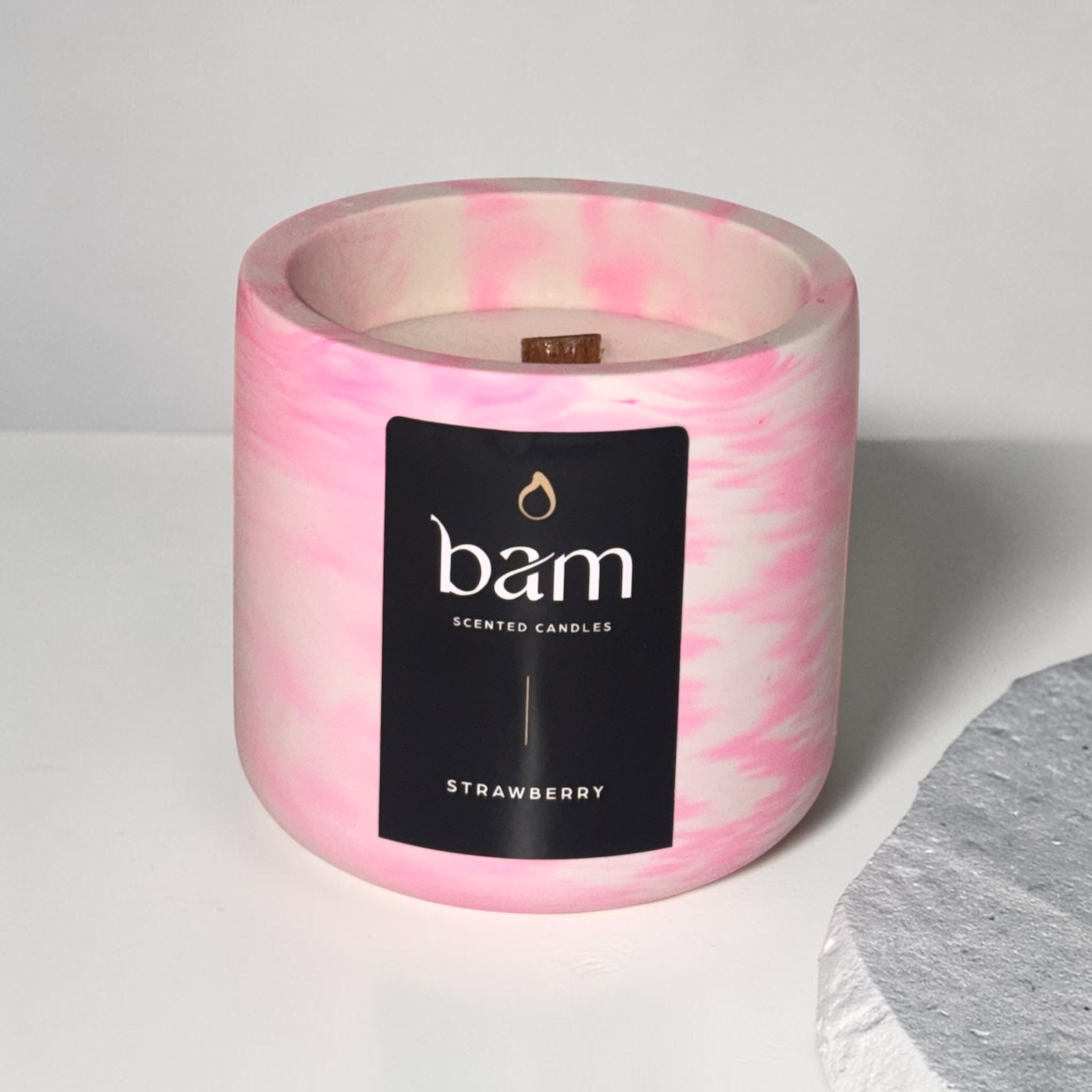 Strawberry geurkaars van zonnebloemwas – roze gemarmerd – Round Collection – 140 g