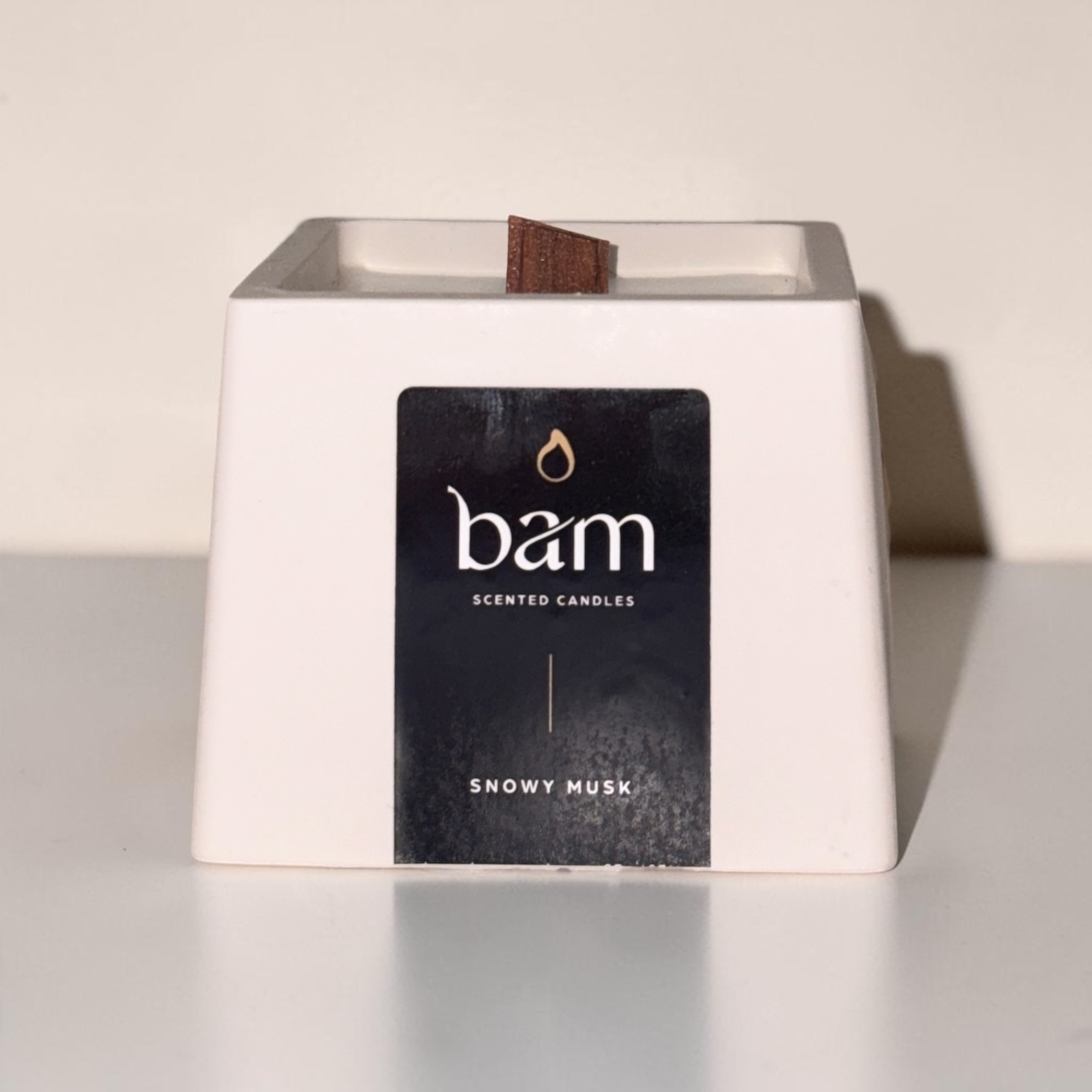 Snowy Musk Scented Candle in White Square Jar with Wooden Wick