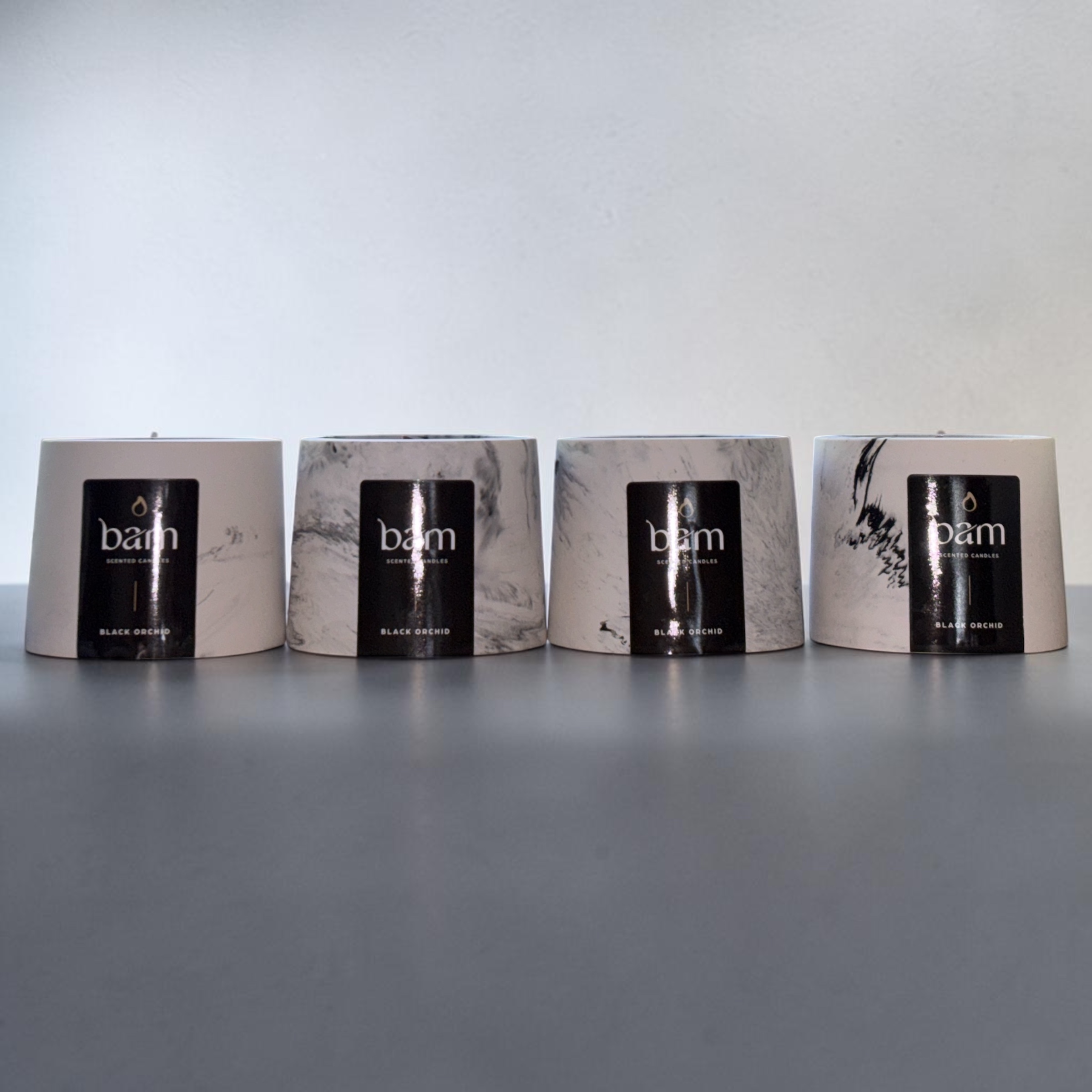 Black Orchid scented candle with wooden wick – Cone collection – black marbled handcrafted jar