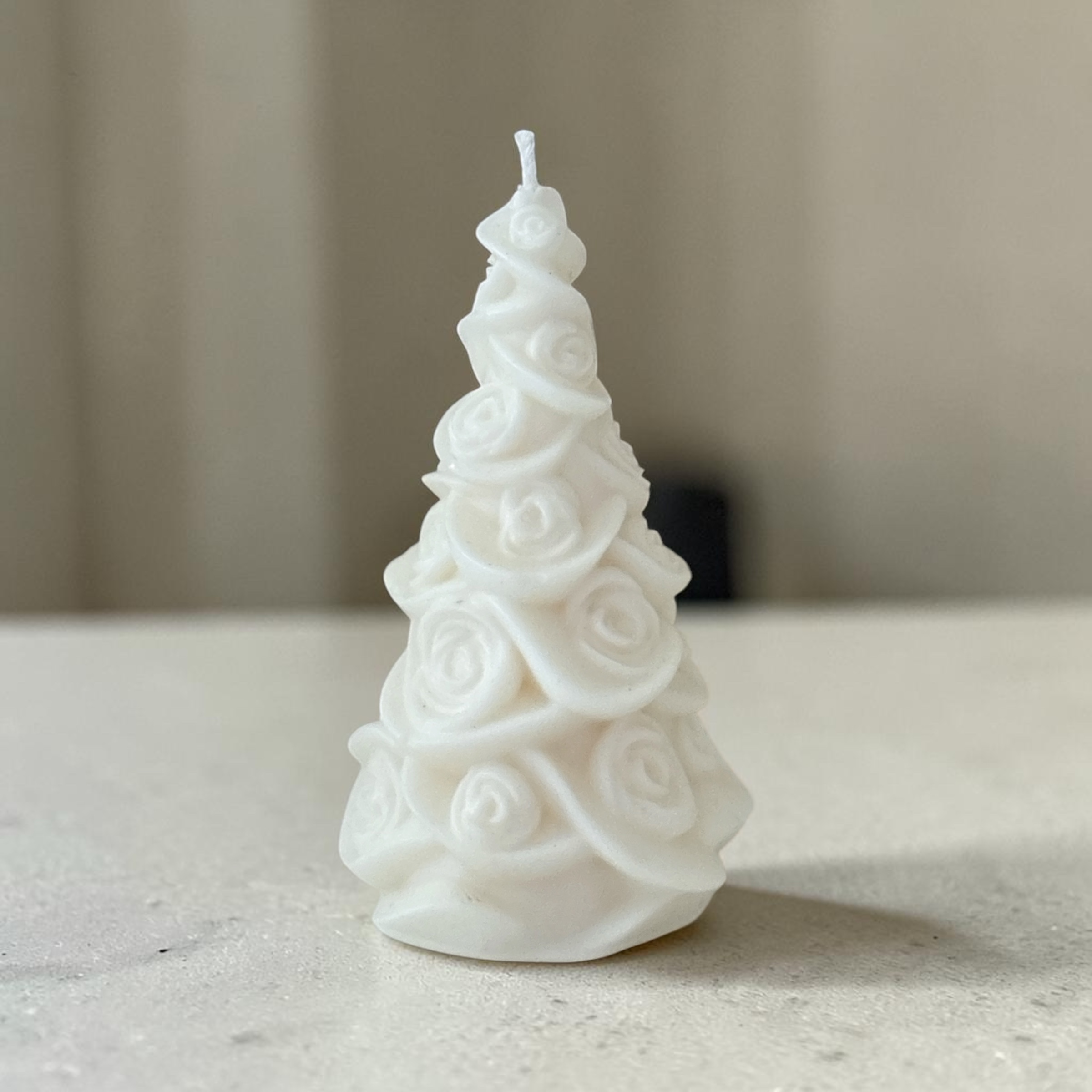 Kerstboom Figuurkaars met Roosjes van Zonnebloemwas