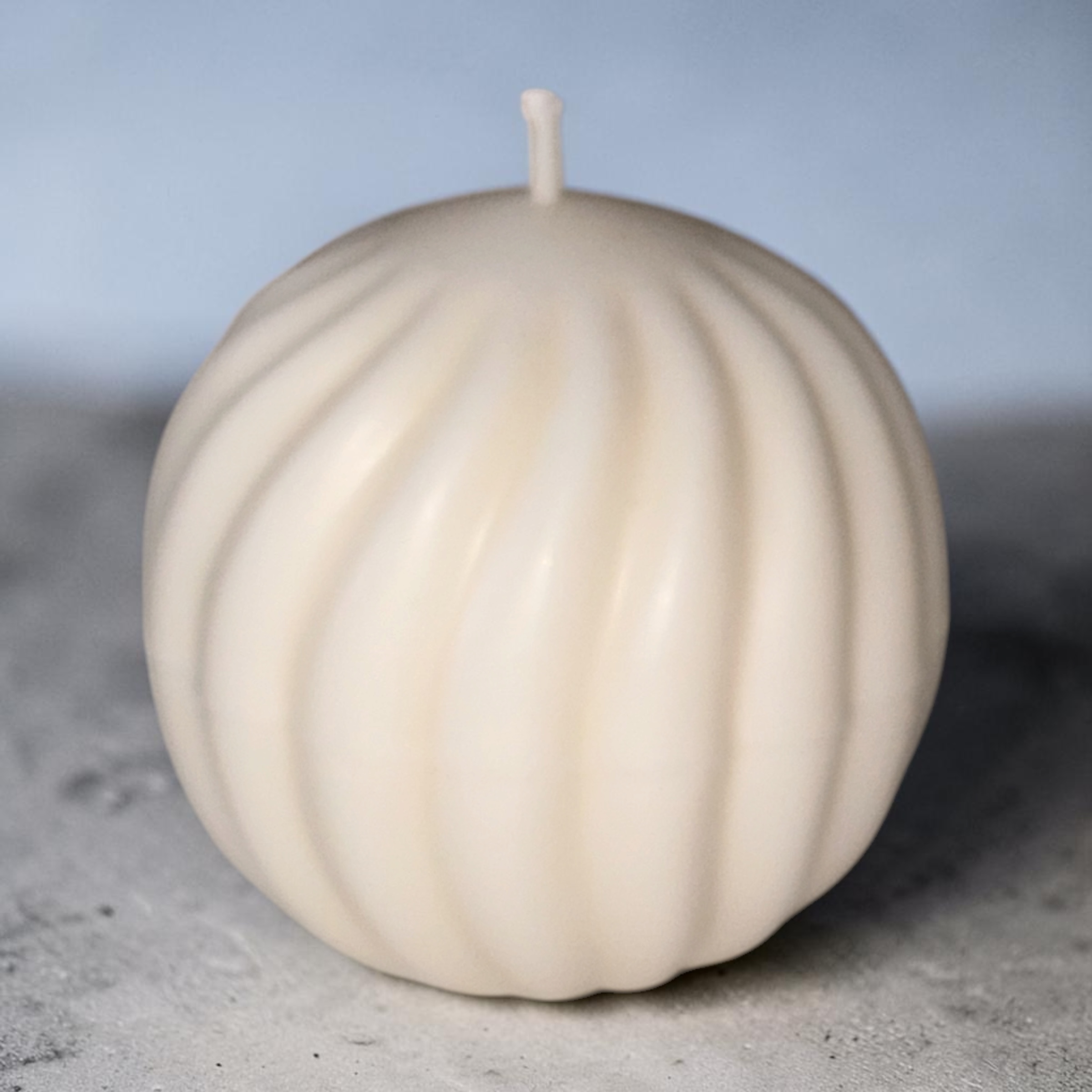Design Ball Candle with Swirl in Sunflower Wax – Handcrafted Decorative Candle – Ø 7 cm – Luxury Gift in Gift Box