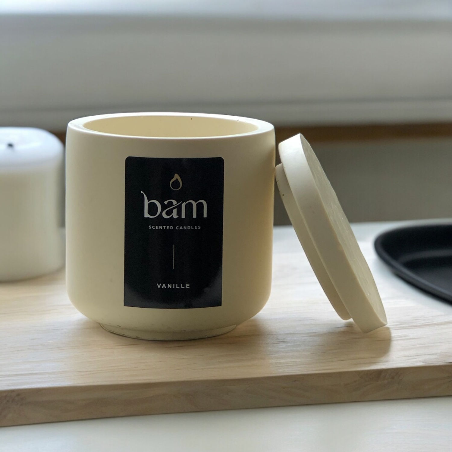 Vanille - zacht geel rond potje met deksel met houten wi