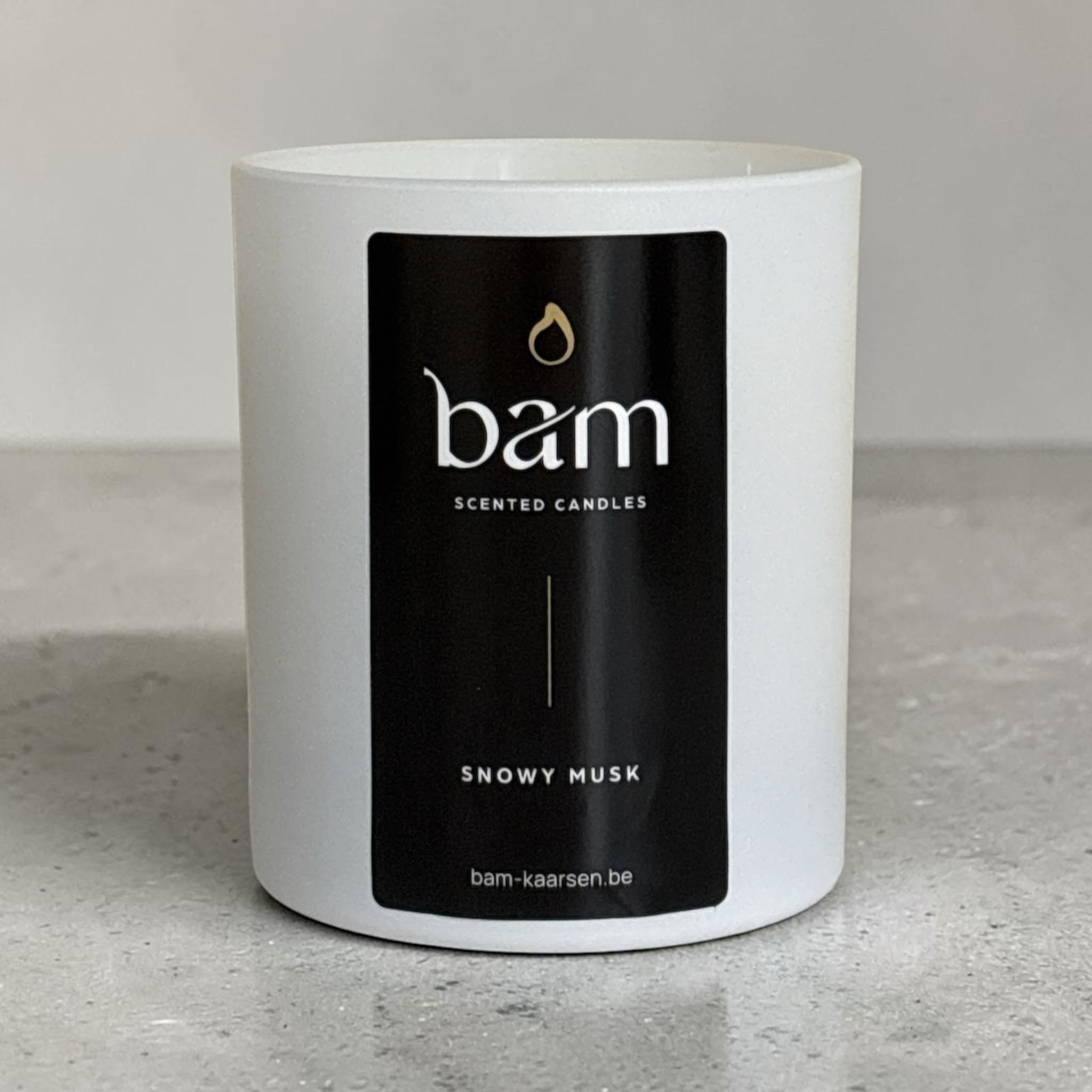 Snowy Musk scented candle – luxury musk scented candle with wooden wick - White Collection Medium