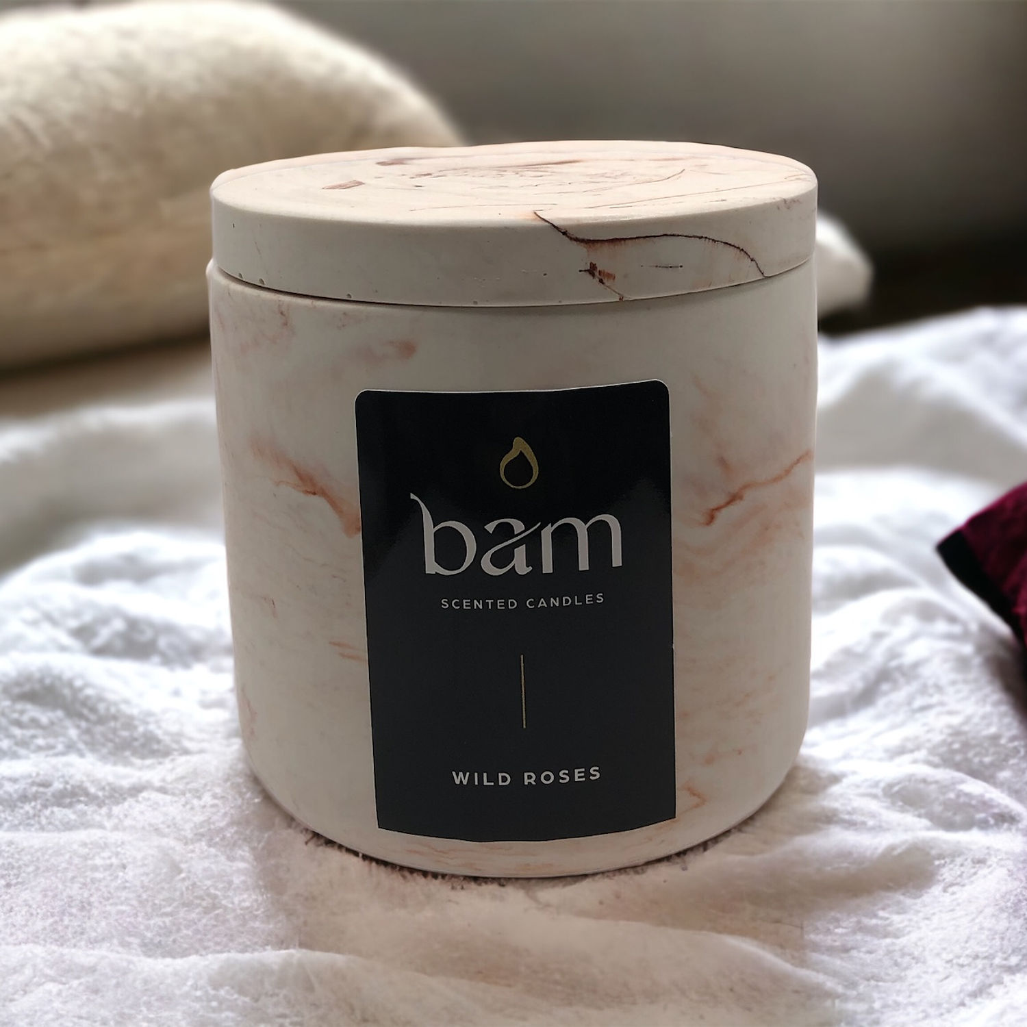 Wilde Rozen - terracotta gemarmerd rond potje met deksel met houten wiek