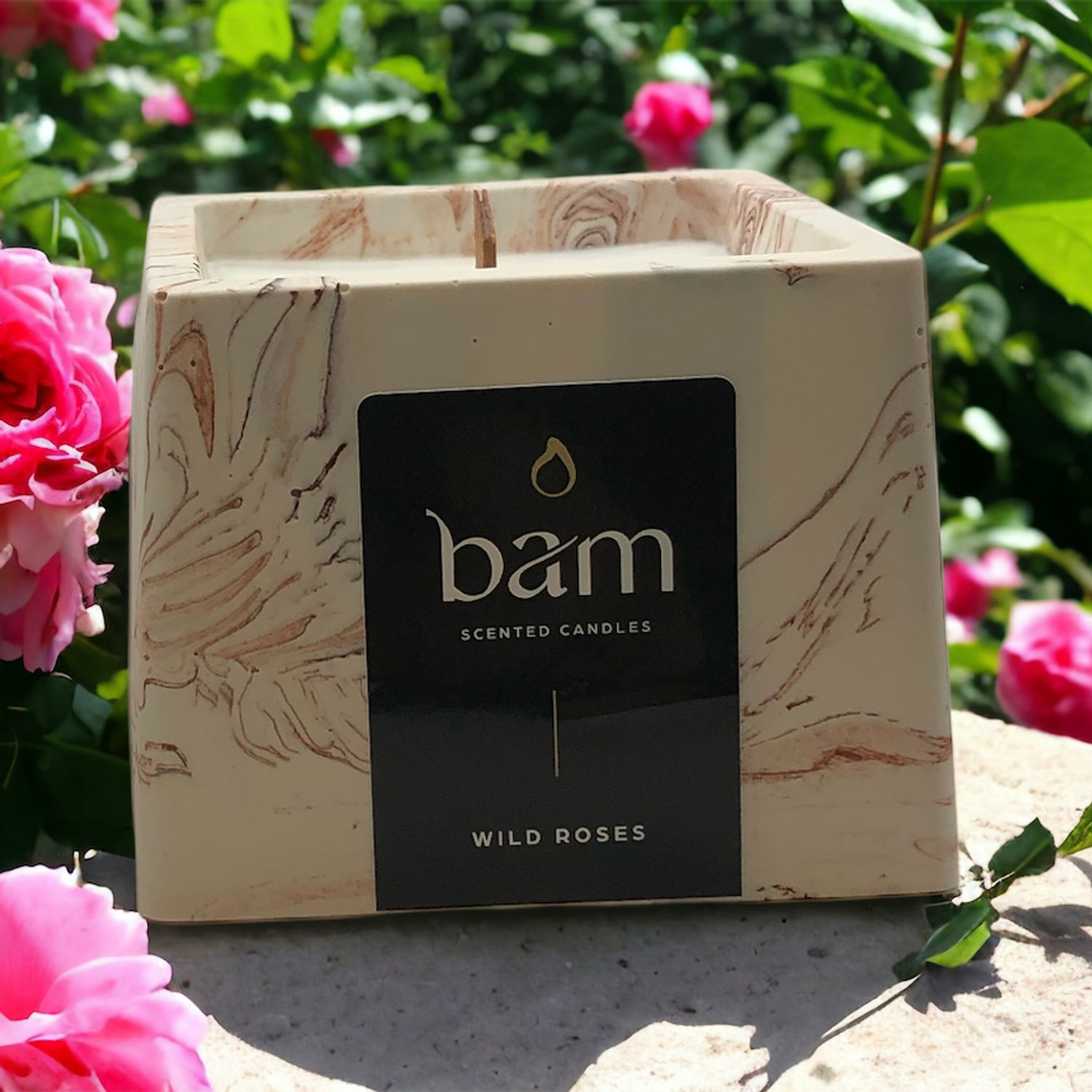 Wilde Rozen - terracotta gemarmerd vierkant potje met houten wiek