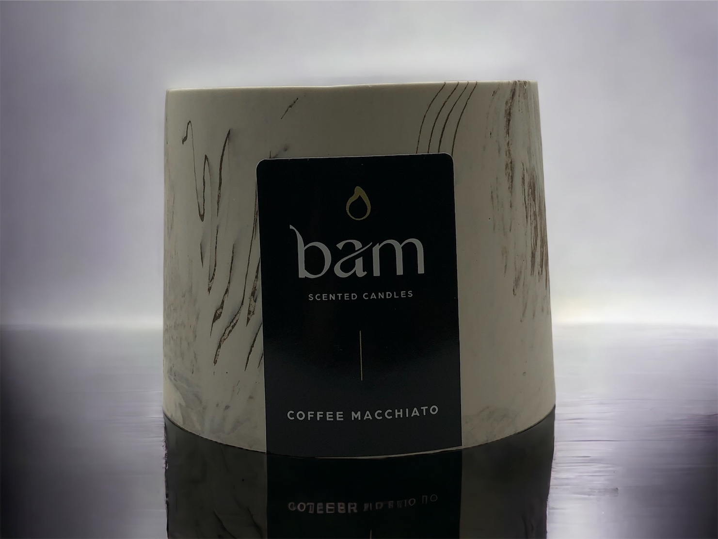 Coffee Macchiato - beige gemarmerd rond potje met houten wiek