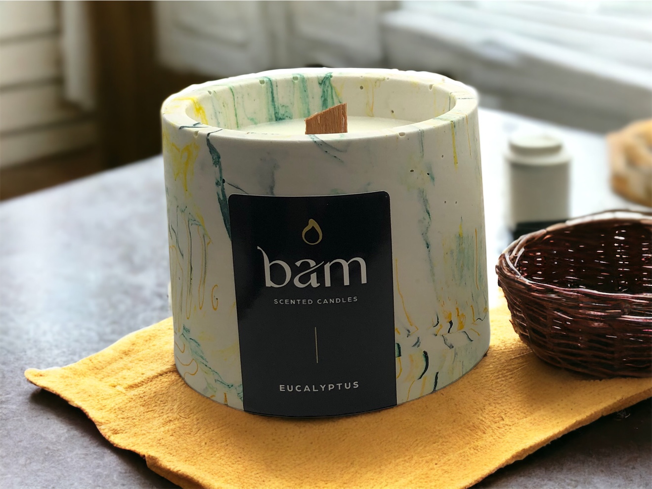Eucalyptus - geel/groen gemarmerd rond potje met houten wiek