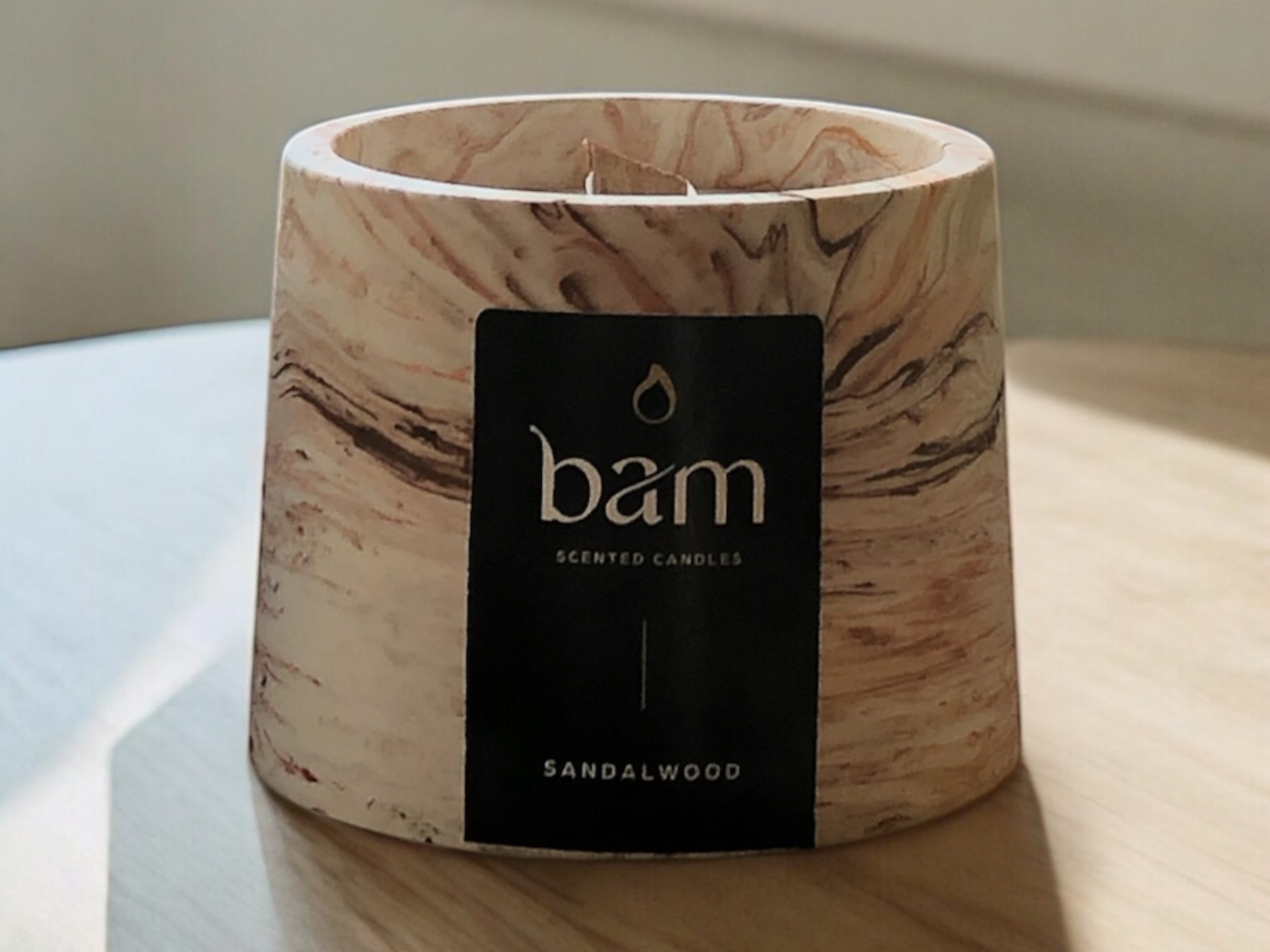 Sandalwood -  oranje/bruin rond potje met houten wiek