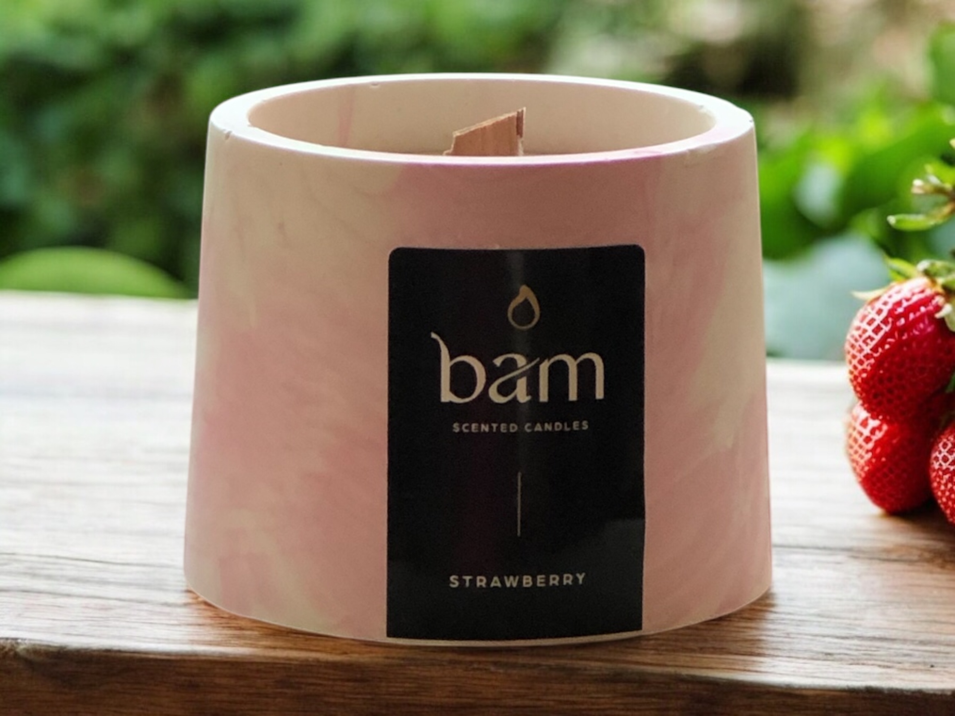Strawberry -  roze rond potje met houten wiek